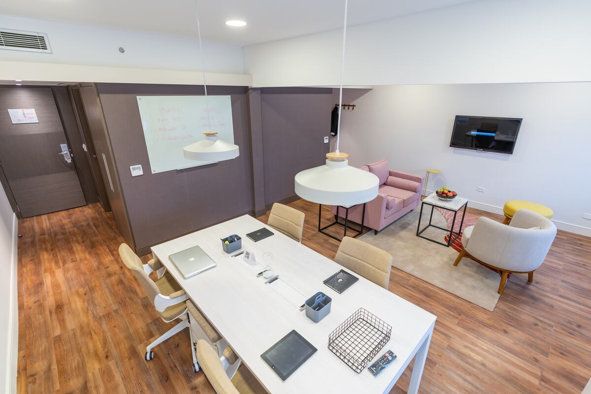 Amplias habitaciones diseñadas con confort y funcionalidad en mente para lograr estadías placenteras. (Gentileza: Recoleta Grand Hotel)