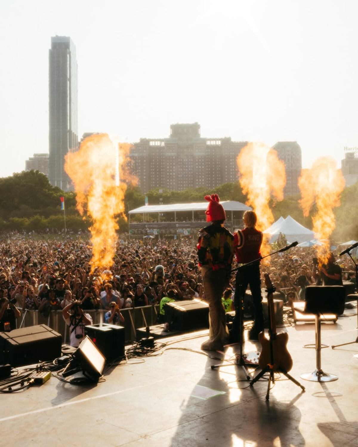 Ca7riel & Paco Amoroso, en Lollapalooza y en el House of Blues de Chicago. (Instagram @lollapalooza y DF Entertainment)