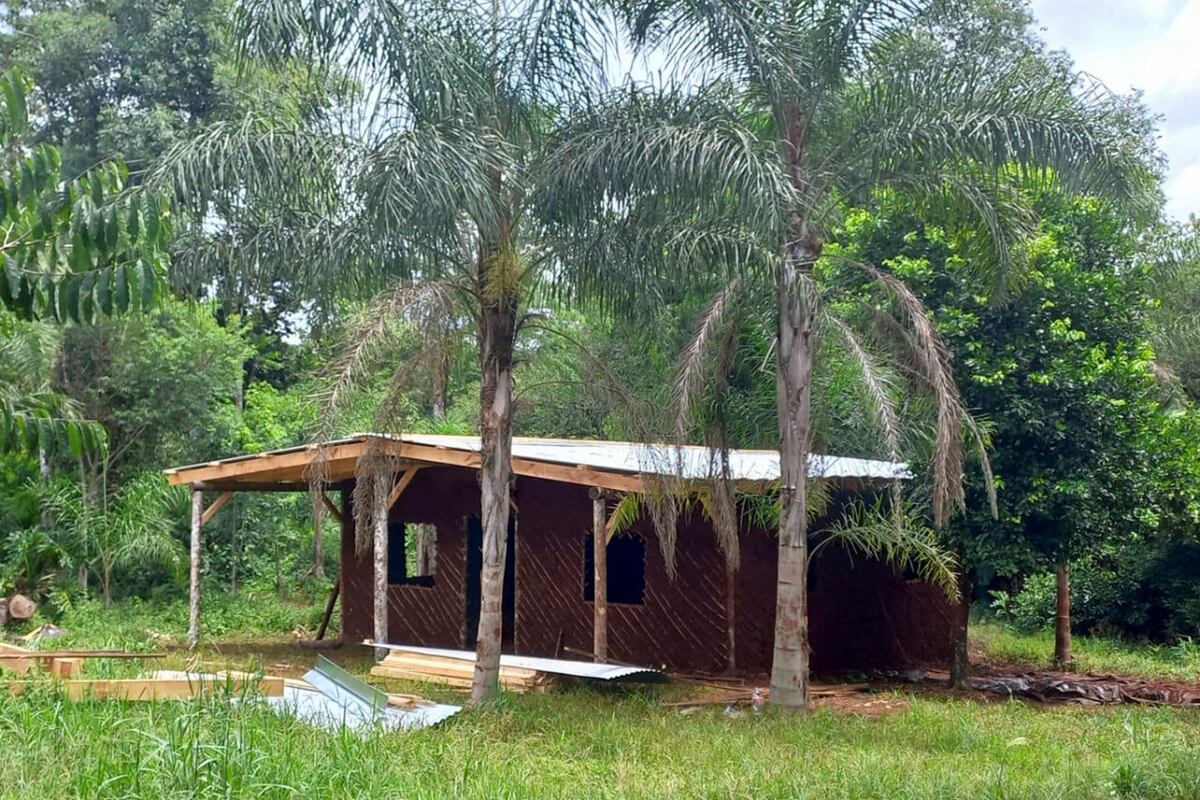 Edgard Mazzalay es cordobés, maestro mayor de obras. Construyó escuelas y casas para comunidades Mbyá guaraní. (Gentileza)