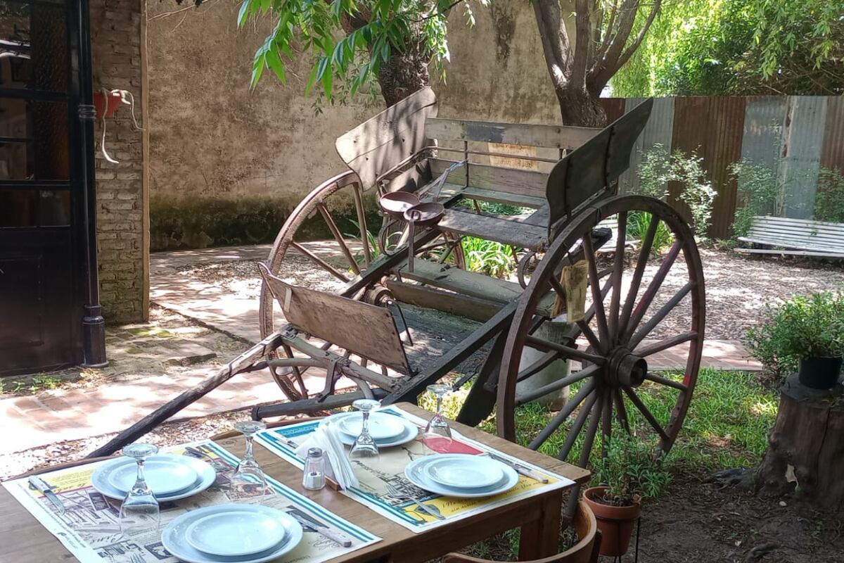 Tradición y gastronomía en Uribelarrea. (Foto: Juan Mannarino)