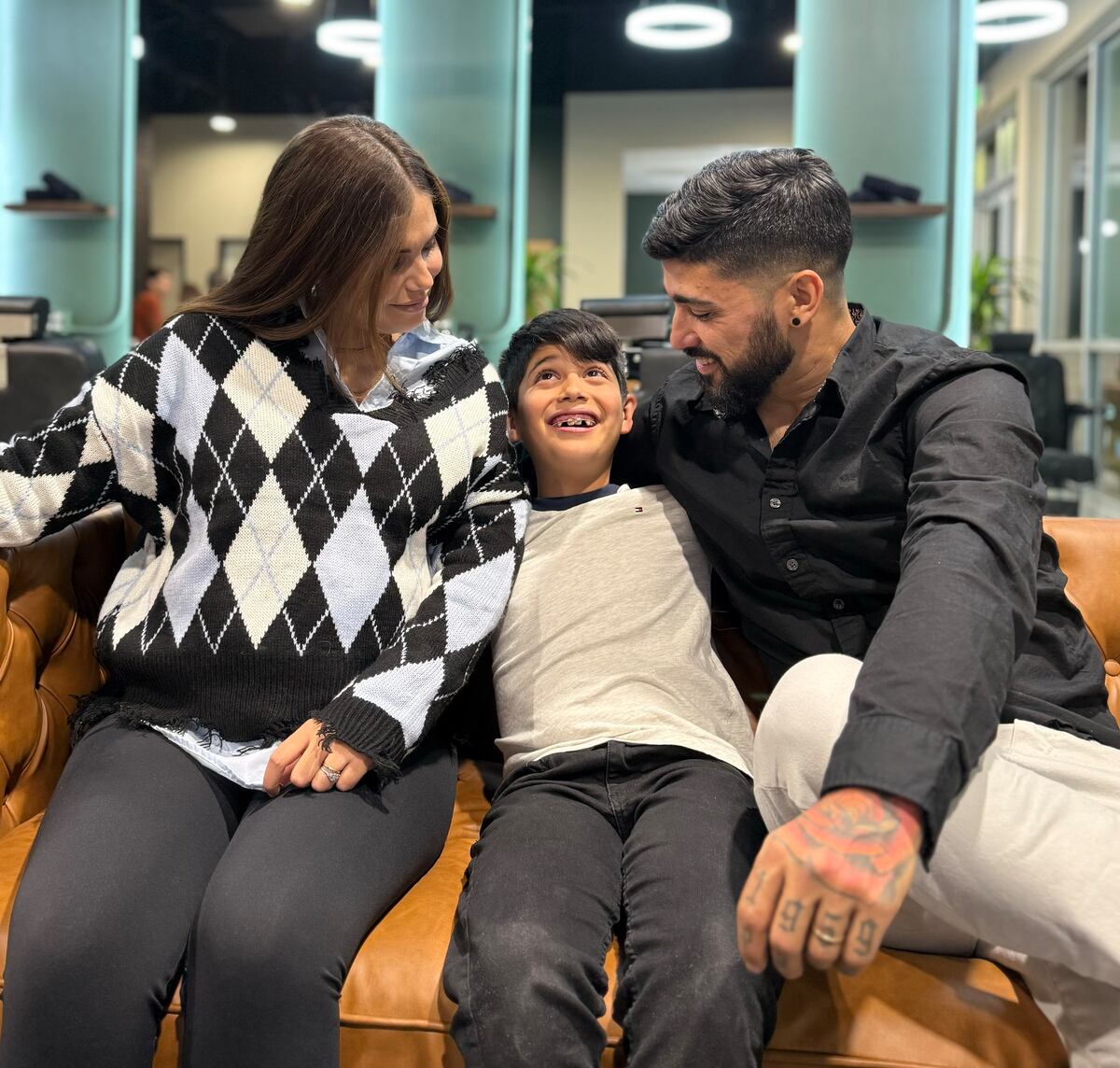 Diego Juarez con su esposa María Carolina y su hijo Román (Gentileza)