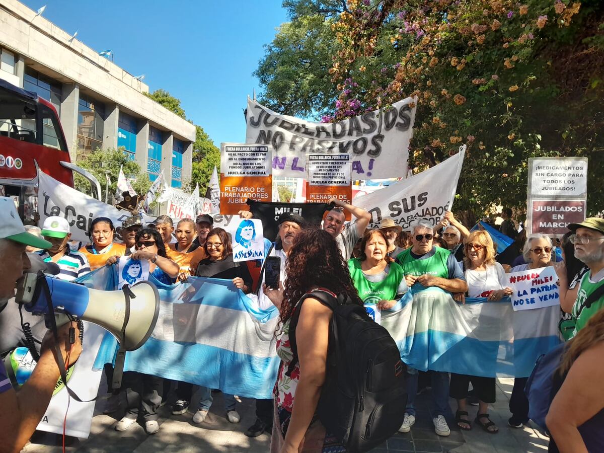 La marcha de los jubilados este miércoles en Córdoba. (Foro Solidario)