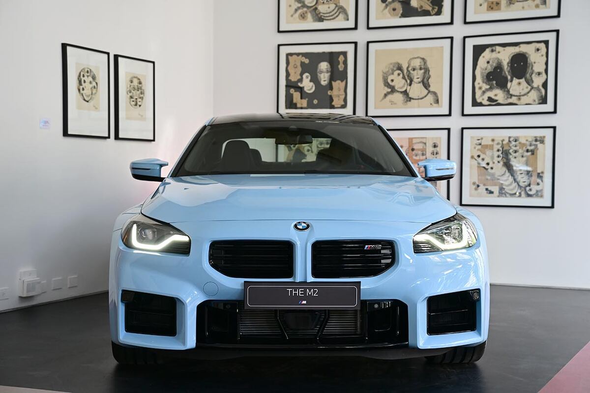 Las ópticas delanteras de led homenajean al icónico BMW 02, al poseer un solo faro que genera tanto luz baja como alta.