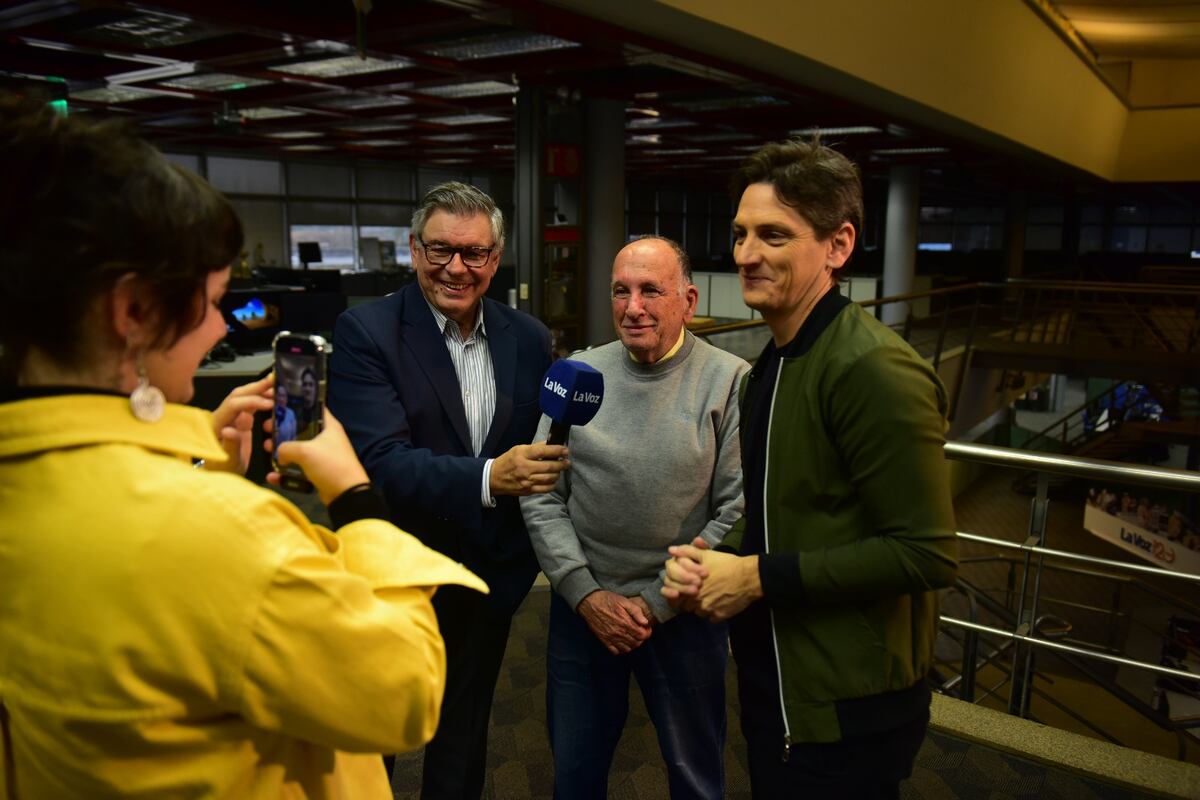 David Eli y el periodista Fernando Tornello hablando del posible regreso del Rally Mundial a Córdoba. (Nicolás Bravo / La Voz)