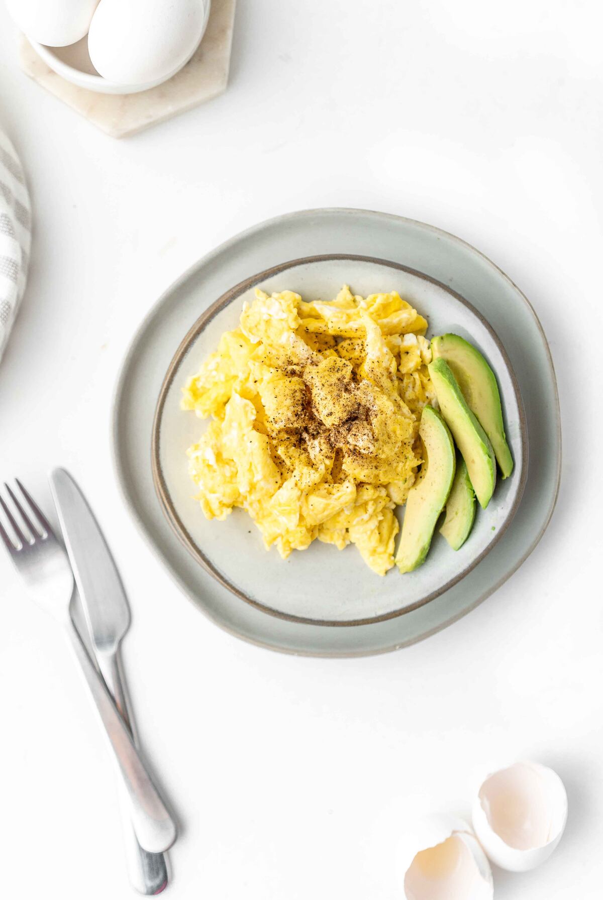 Los huevos revueltos, igual que la tortilla francesa o los huevos duros, son uno de los platos más versátiles de la cocina. (Freepik)