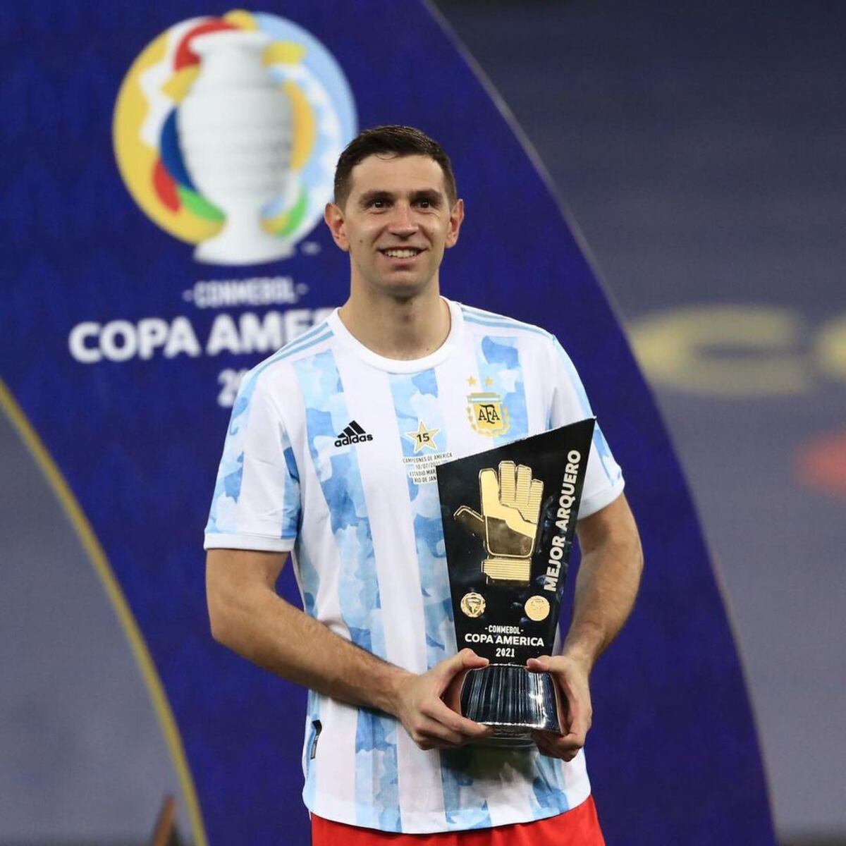 "Dibu" Martínez fue gran figura en la Copa América.