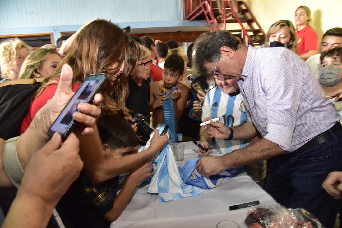 Caravana en homenaje a Mario Alberto Kempes en Bell Ville