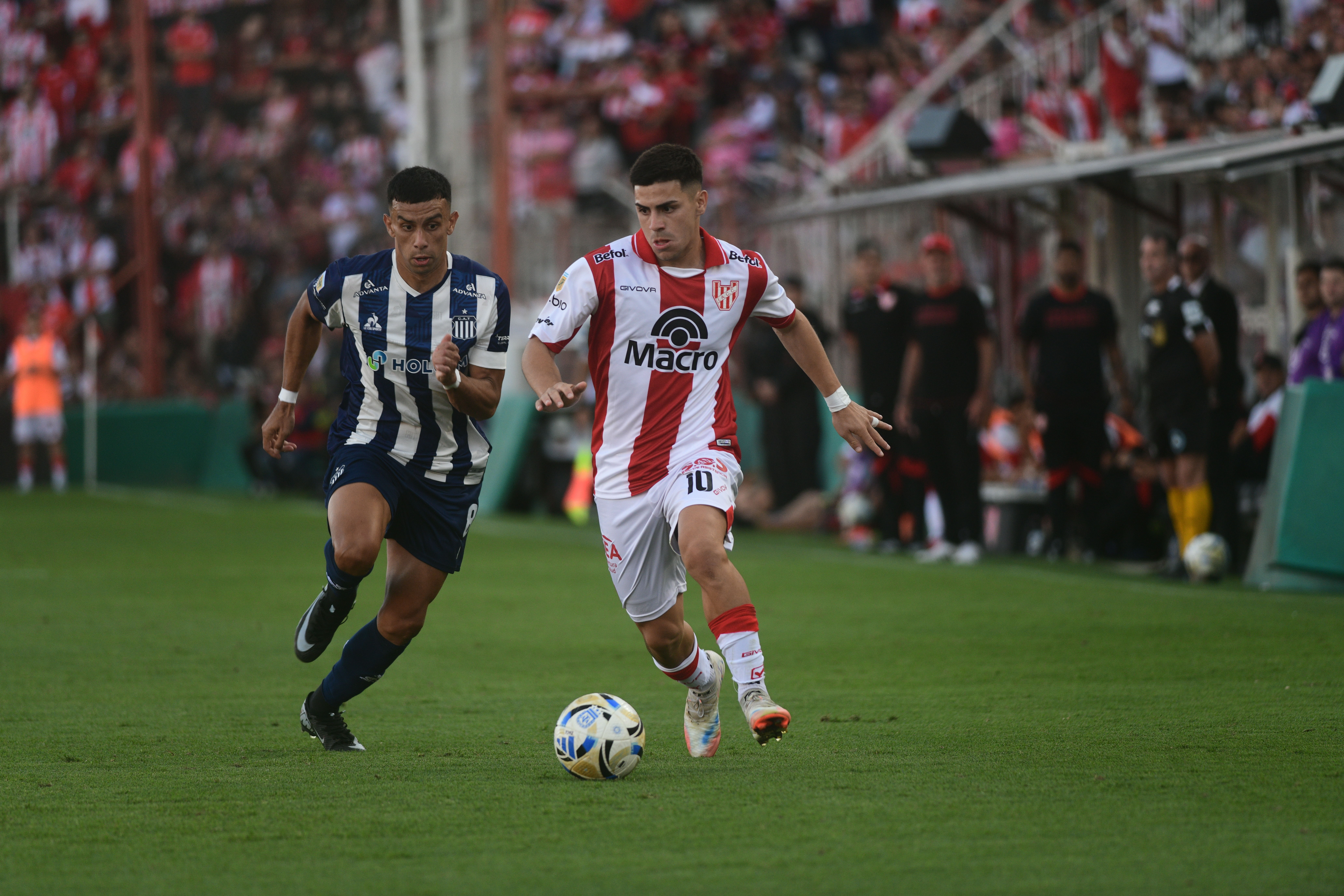 En la cancha de Instituto en Alta Córdoba Instituto y Talleres jugaron un partido intenso por la última fecha de la LPF. (Javier Ferreyra/ La Voz)