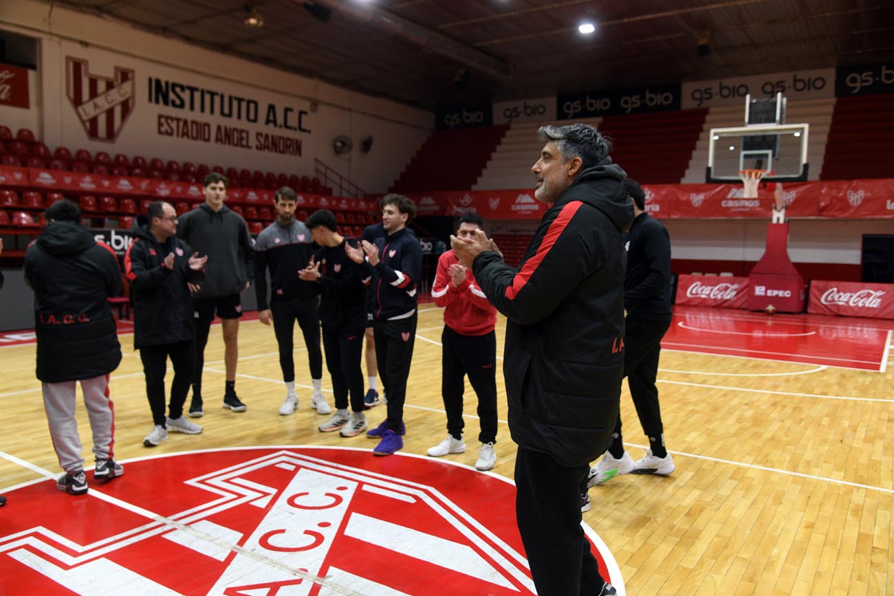 Entrenamiento de Instituto previo al viaje para iniciar la final de la LNB. (Ramiro Pereyra / La Voz)