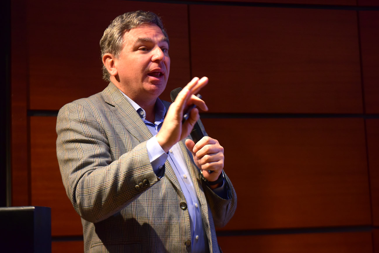 COYUNTURA Y AGRO. Federico Landgraf, director ejecutivo de la Cámara de Sanidad Agropecuaria y Fertilizantes, en el auditorio de La Voz. (Nicolás Bravo / La Voz)