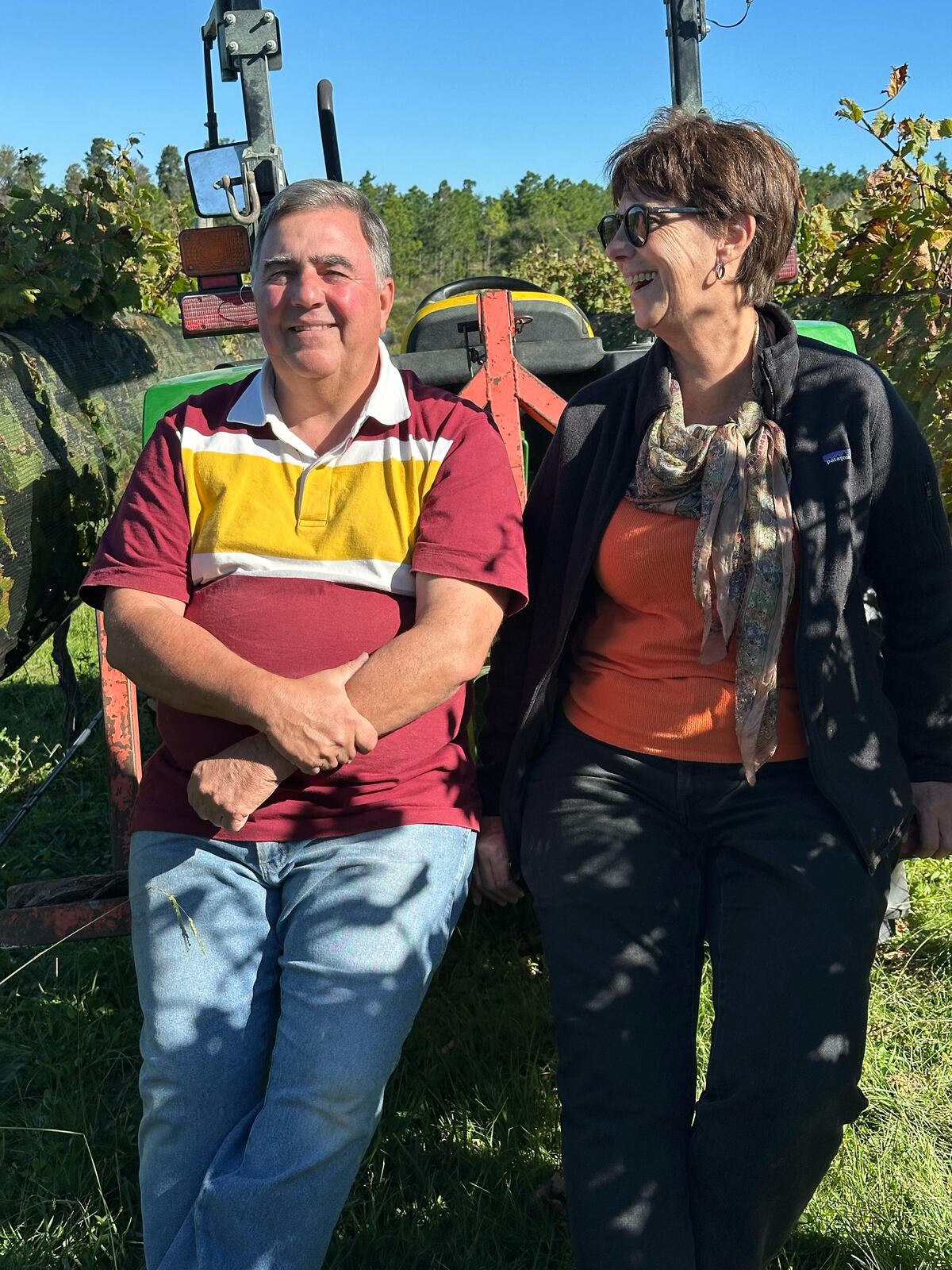 Carlos y Laura, de bodegas Río del Medio, enamorados del lugar que eligieron para trabajar y disfrutar después de haber trabajado toda la vida.