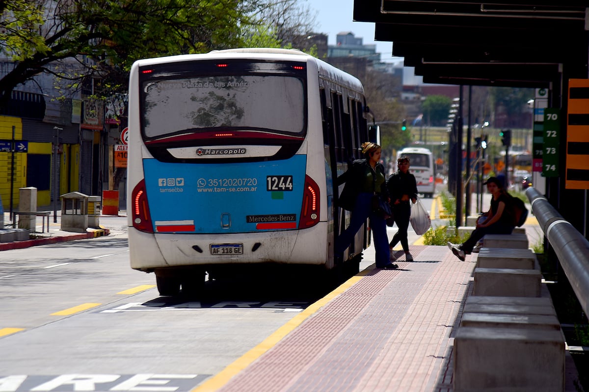 Habilitan nuevo tramo de la bulevarización en avenida Maipú, entre Olmos y Sarmiento. (Pedro Castillo / La Voz)