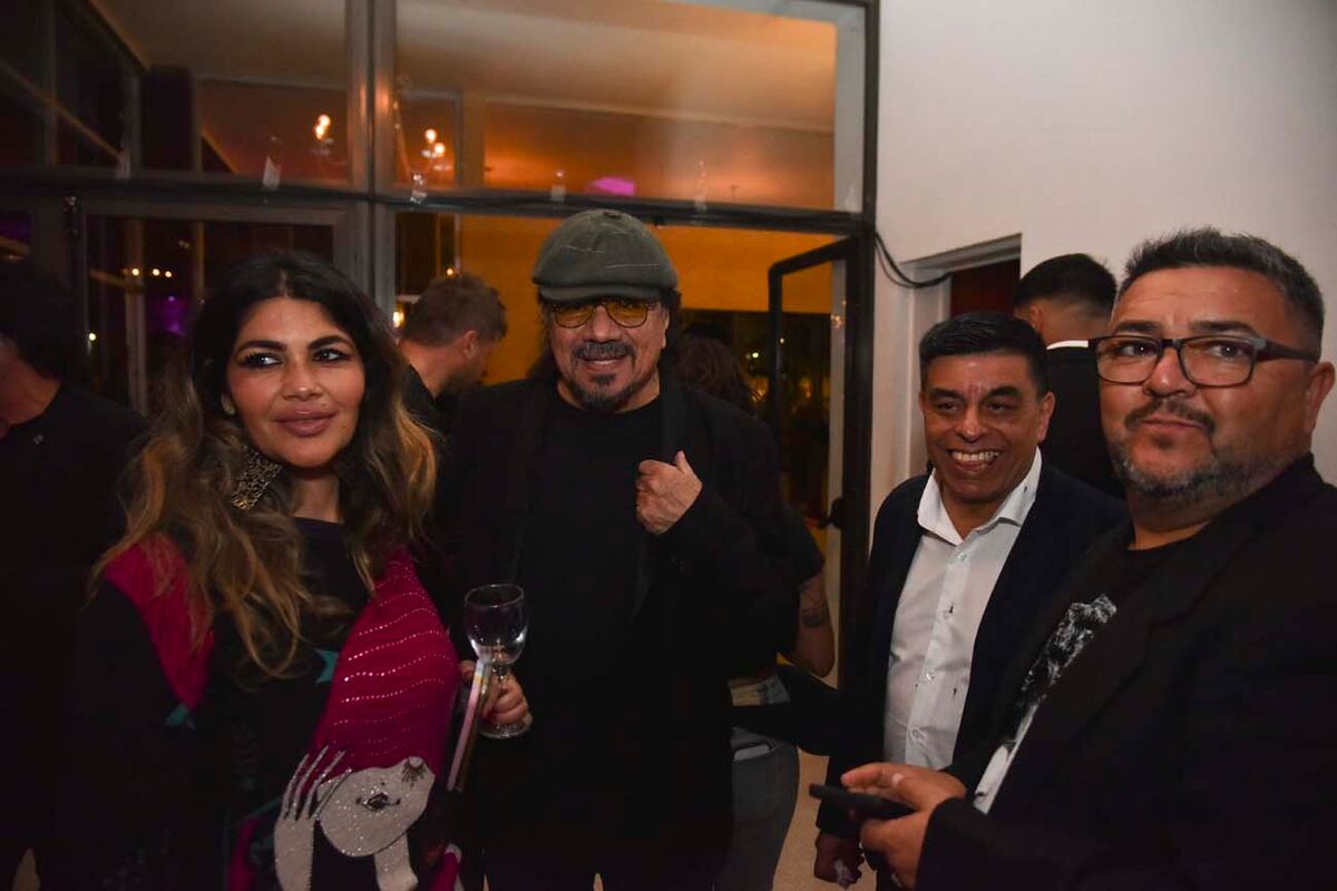 Bruna Monte y "Negro" Videla llegaron cerca de la medianoche a la fiesta por los 80 años del cuarteto (Facundo Luque/ La Voz)