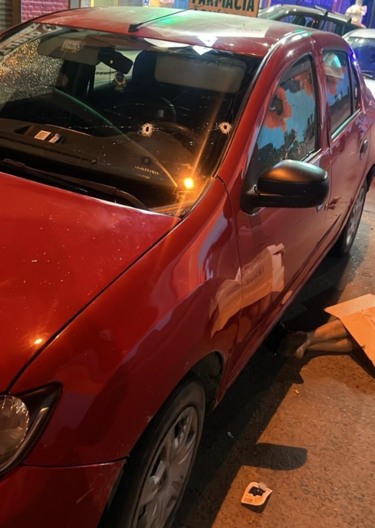 Intentaron robarle a un policía de civil en La Matanza y se defendió a los tiros: mató a un ladrón. (Clarín)