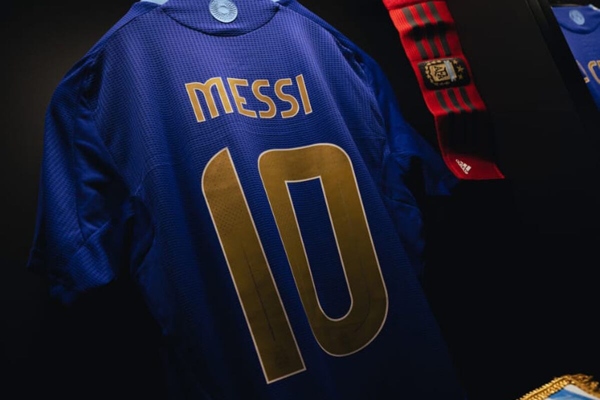 La 10 de Lionel Messi en el vestuario de Argentina. (Prensa Argentina)