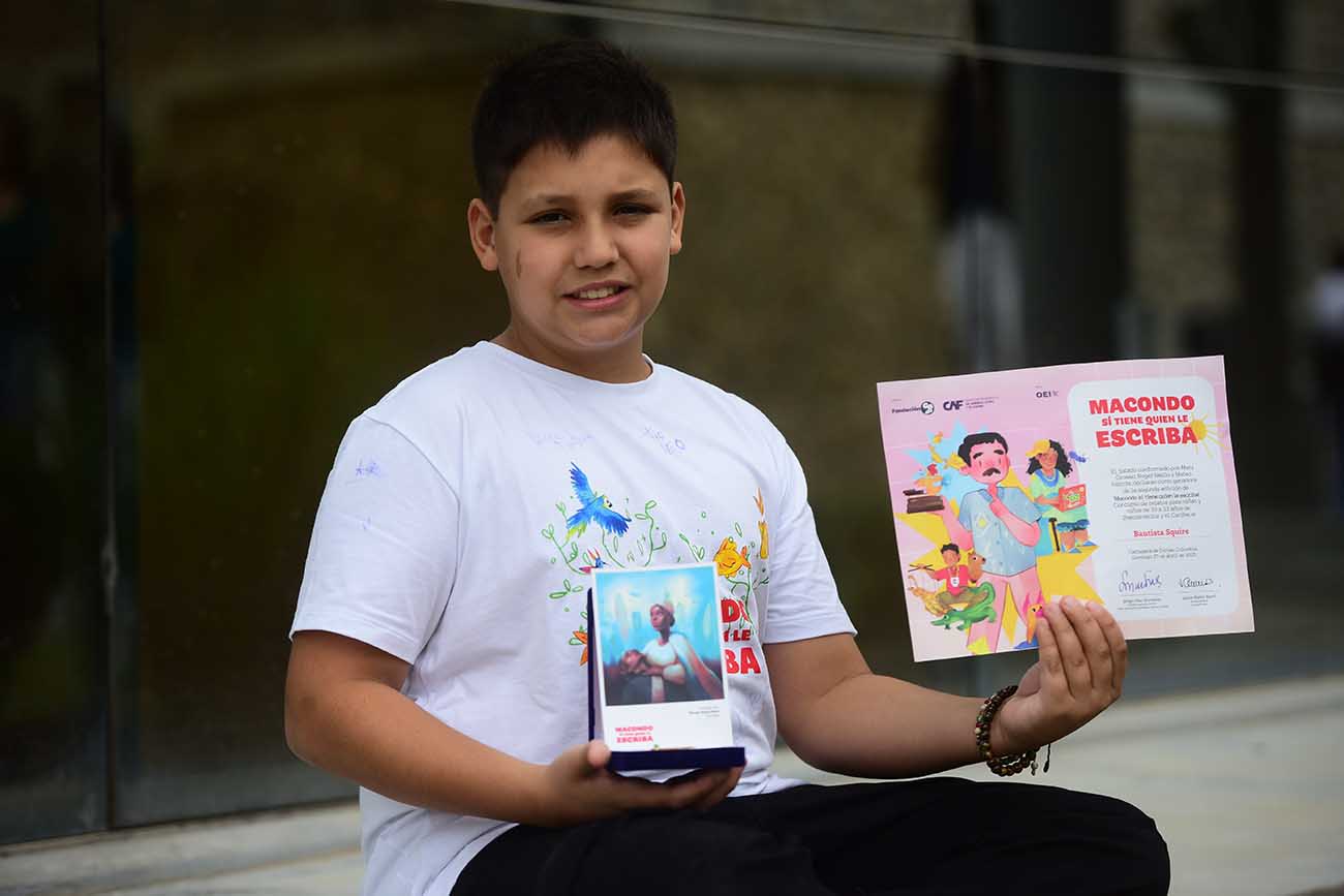 Bautista Squire, de 11 años, es el único cordobés entre los 20 ganadores del premio literario ‘Macondo sí tiene quien le escriba’ de Fundación Gabo por su cuento "La guerra del futuro". (José Gabriel Hernández / La Voz)