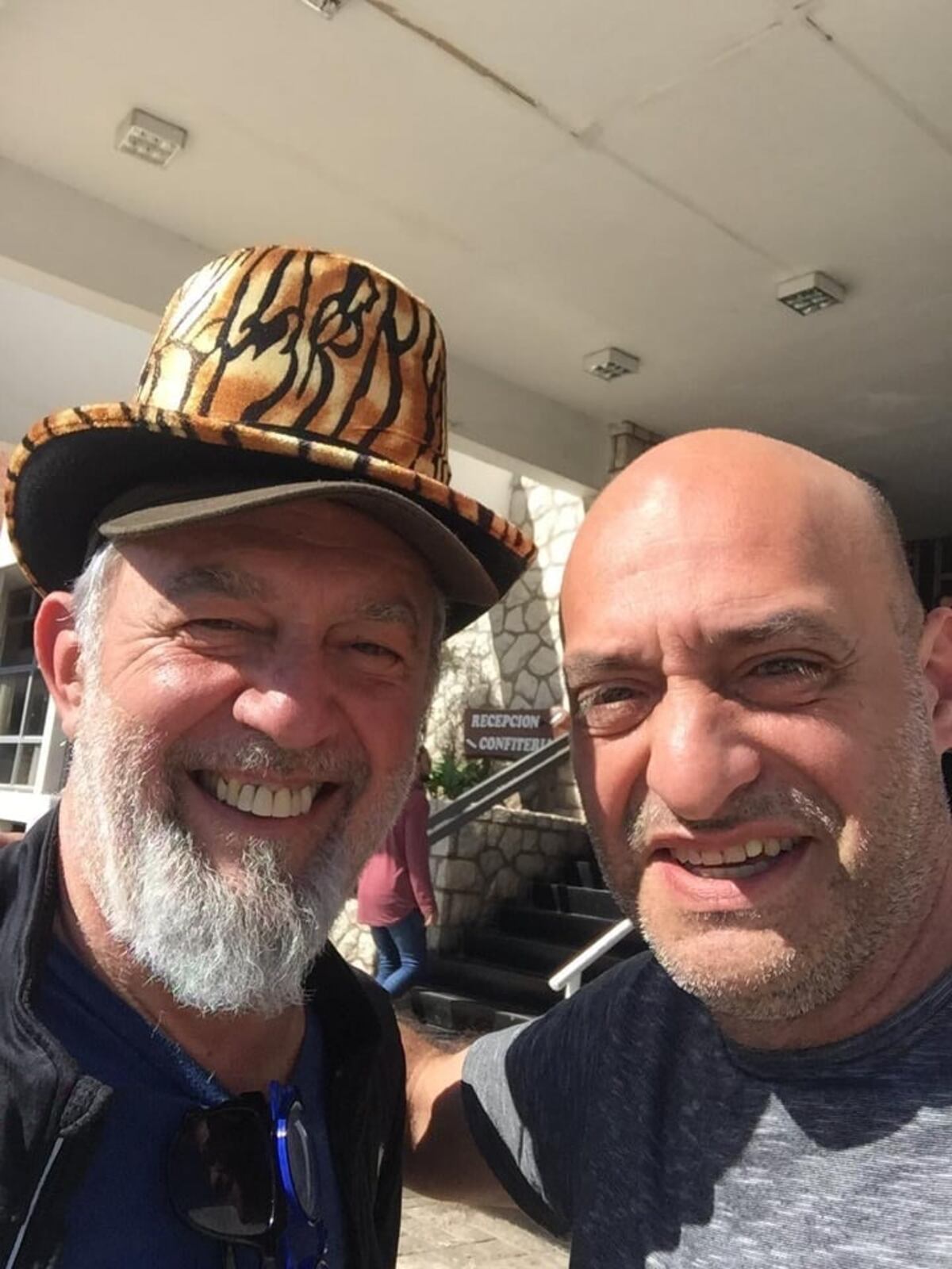 Martín junto a Lalo Mir.