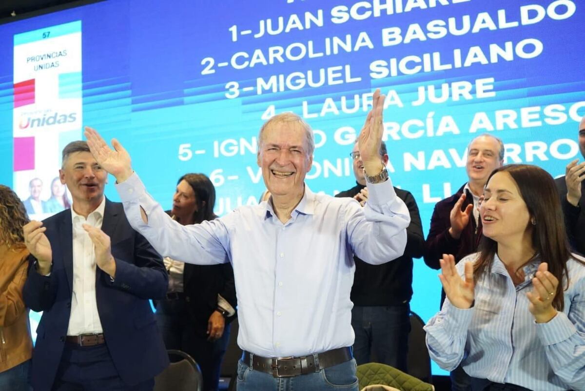 Críticas. Juan Schiaretti, primer candidato a diputado de Provincias Unidas, fustigó al kirchnerismo. "Son feudales y nunca fueron progresista", cuestionó.