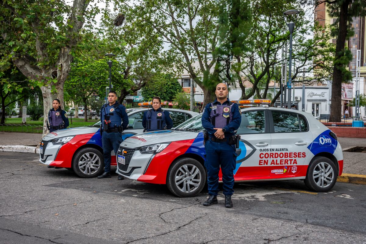 Los móviles del programa Ojos en Alerta son distintos de un patrullero convencional y quedan siempre asignados a un barrio (Prensa Gobierno de Córdoba).
