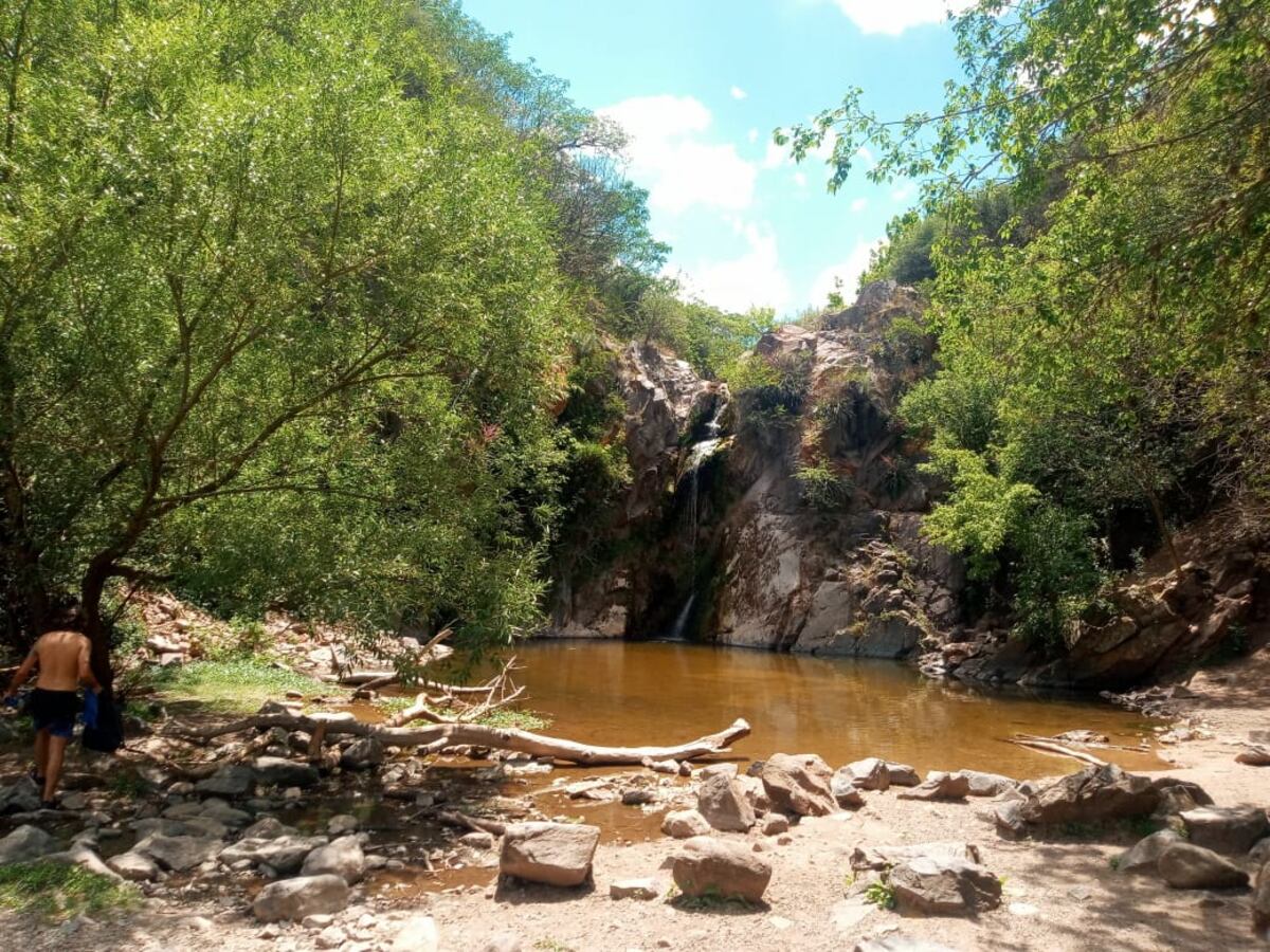 La cascada La Estancita tiene 13 metros de altura y es una de las más lindas de las Sierras Chicas. (Foto: Andrea Molina)