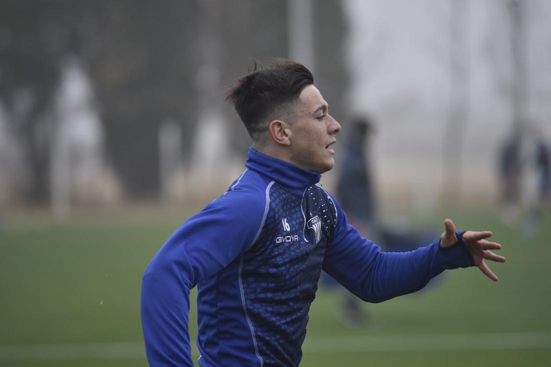 Garro, en un entrenamiento en el predio Nuccetelli de Talleres. (Ramiro Pereyra / La Voz).