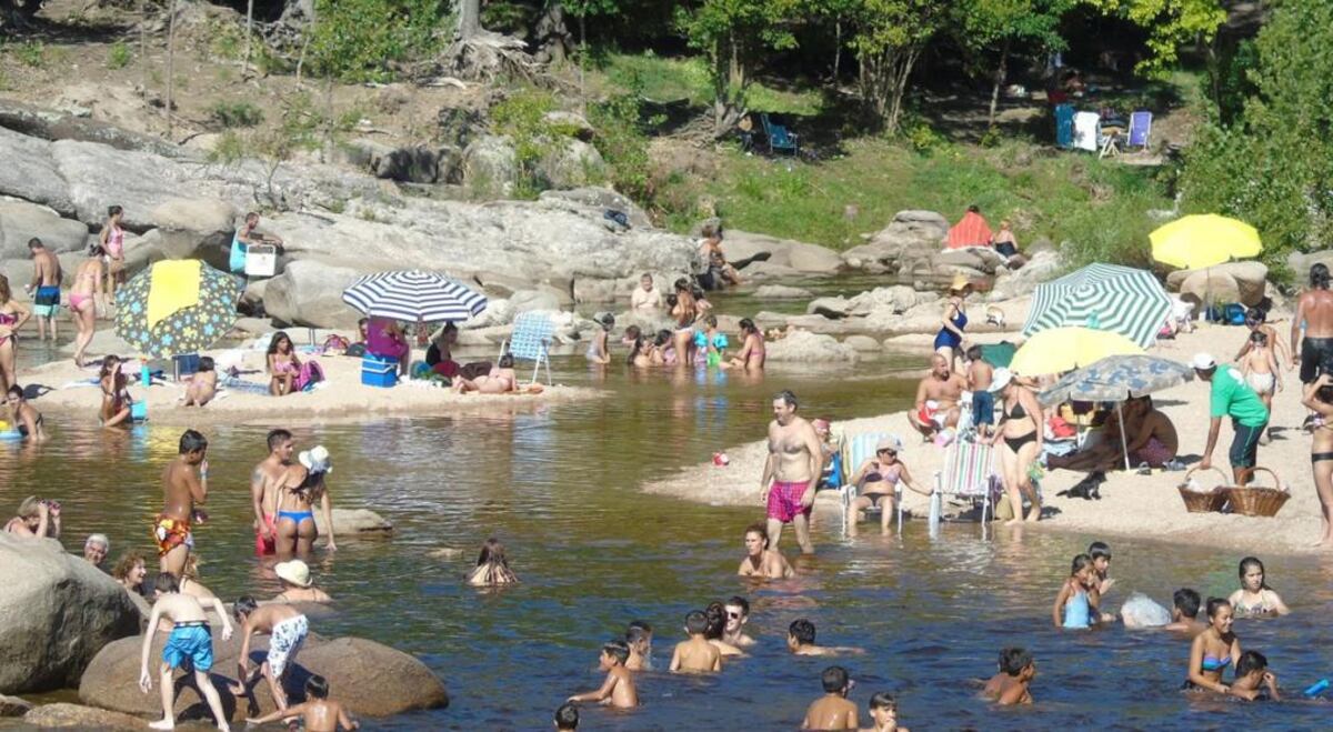 Una de las playas principales de Mina Clavero, uno de los principales destinos turísticos de Córdoba.