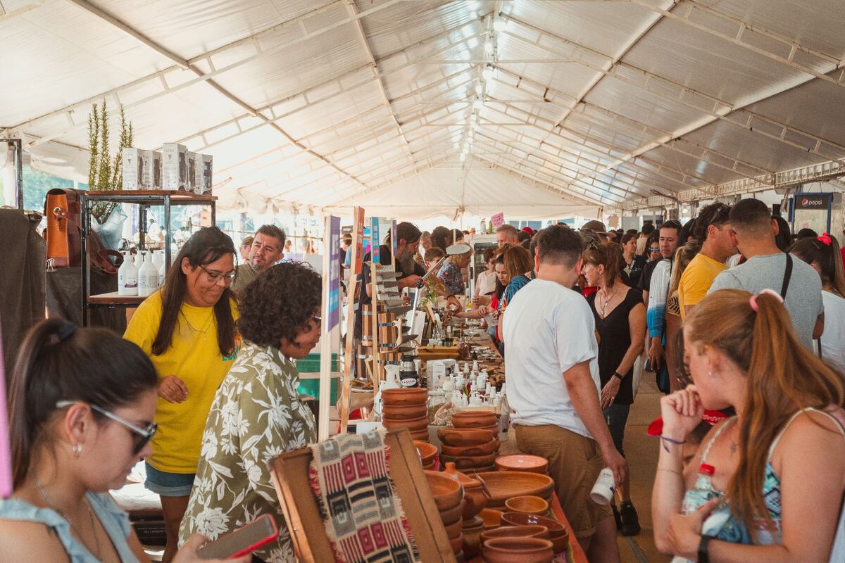 Festival Peperina cuenta con una Feria de Artesanías para los aficionados a este tipo de invenciones.