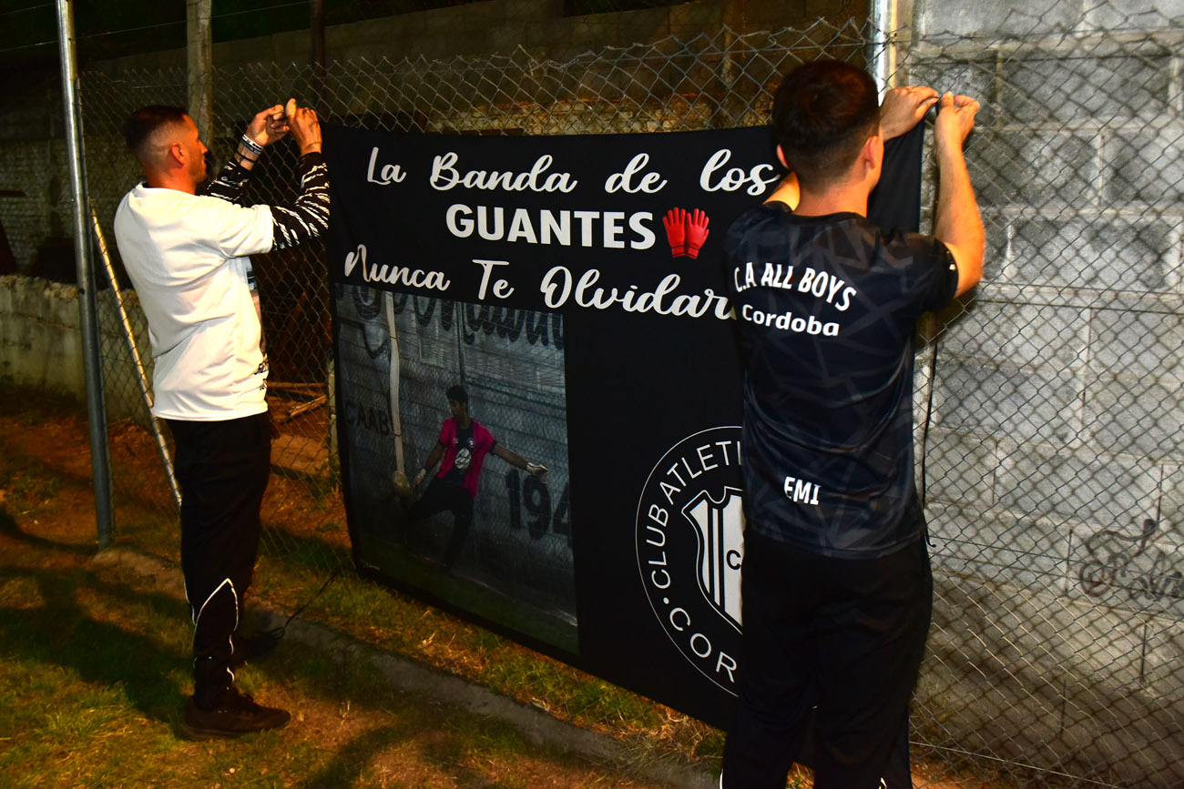 El homenaje del club All Boys a Lautaro Manieri. (Nicolás Bravo / La Voz)