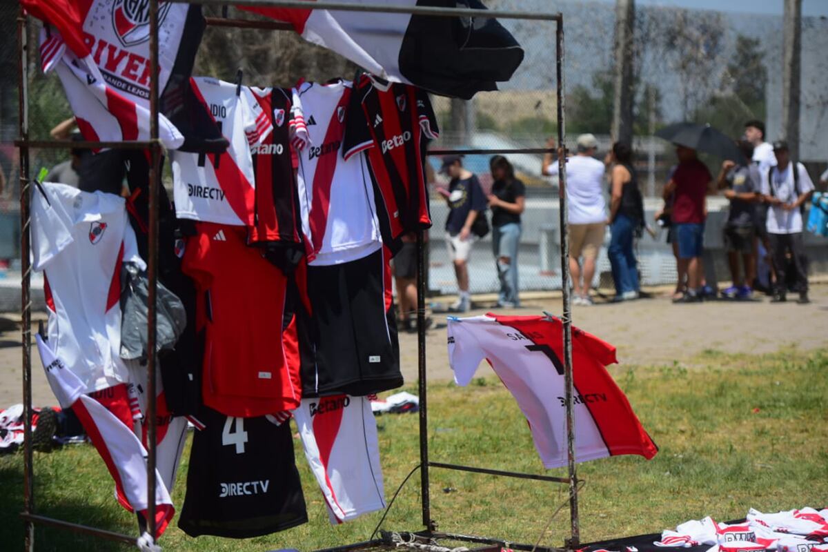 30 mil entradas vendidas para River-Independiente (R), la segunda semifinal de Copa Argentina, en el Kempes. (Nicolás Bravo / La Voz)