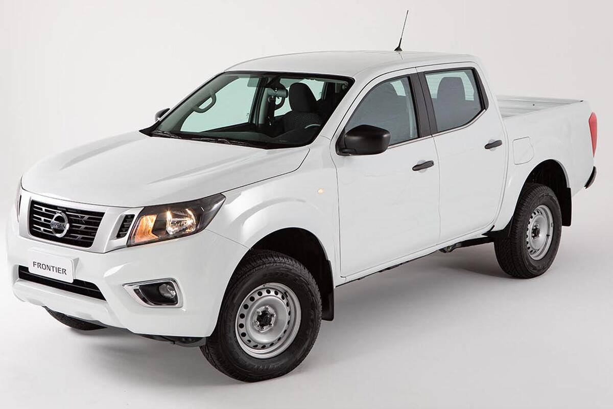 Esta variante se ofrece tanto en 4×2 manual y automática, como en 4×4 MT.
