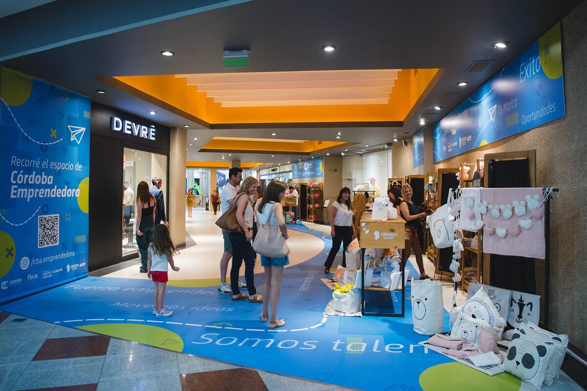 La galería de Córdoba Emprendedora en Córdoba Shopping.