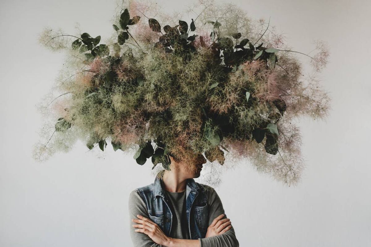 Un estudio encontró que divagar mentalmente, lejos de ser una pérdida de tiempo, puede ayudarte a aprender mejor (sin que te des cuenta). (Freepik)