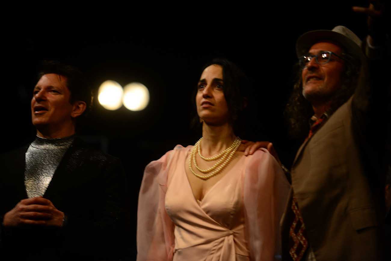 Tres de los cantantes que interpretan a los personajes de la ópera: aquí, El Desengaño, La Belleza y El Tiempo. (José Gabriel Hernández / La Voz)