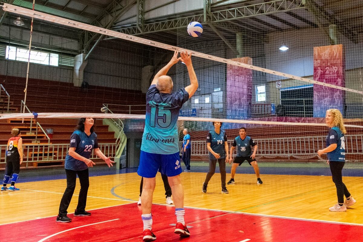 Qué es el newcom, el deporte perfecto para los adultos mayores que buscan seguir en movimiento