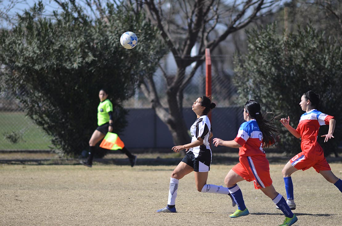 La vuelta del fútbol femenino en Córdoba. (José Gabriel Hernández)