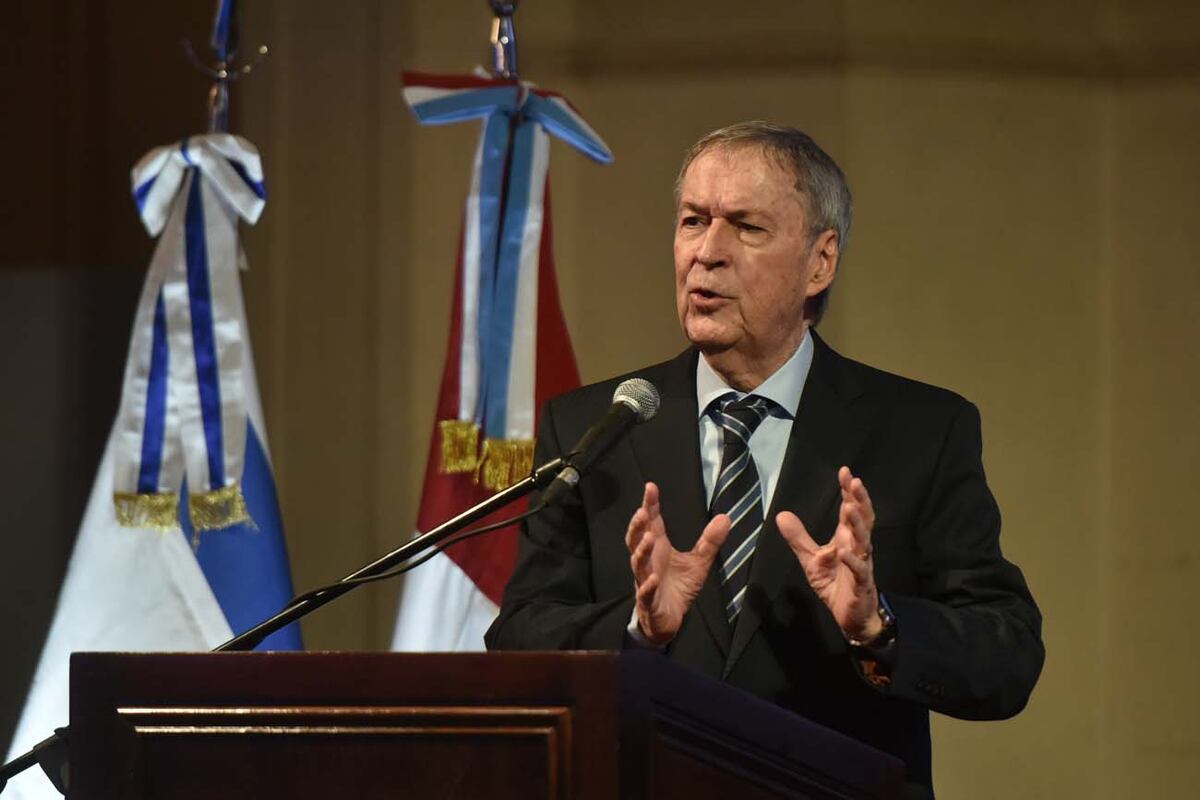Estrategia. Juan Schiaretti cree que este no es el momento para enfrentar a Javier Milei, pero trabaja en un espacio político alternativo. (Facundo Luque)