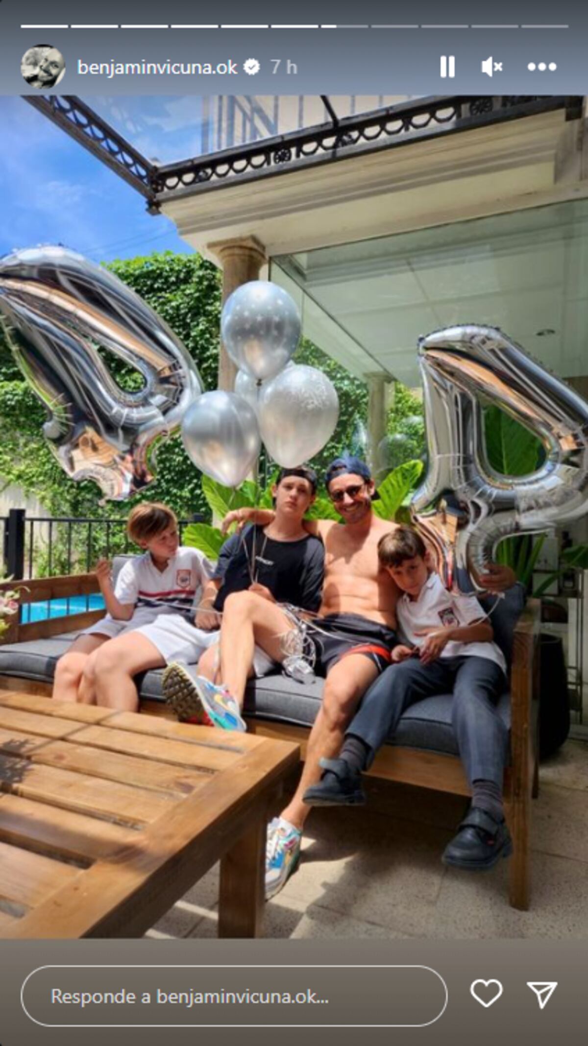 El festejo con sus hijos. (Instagram Benjamín Vicuña)