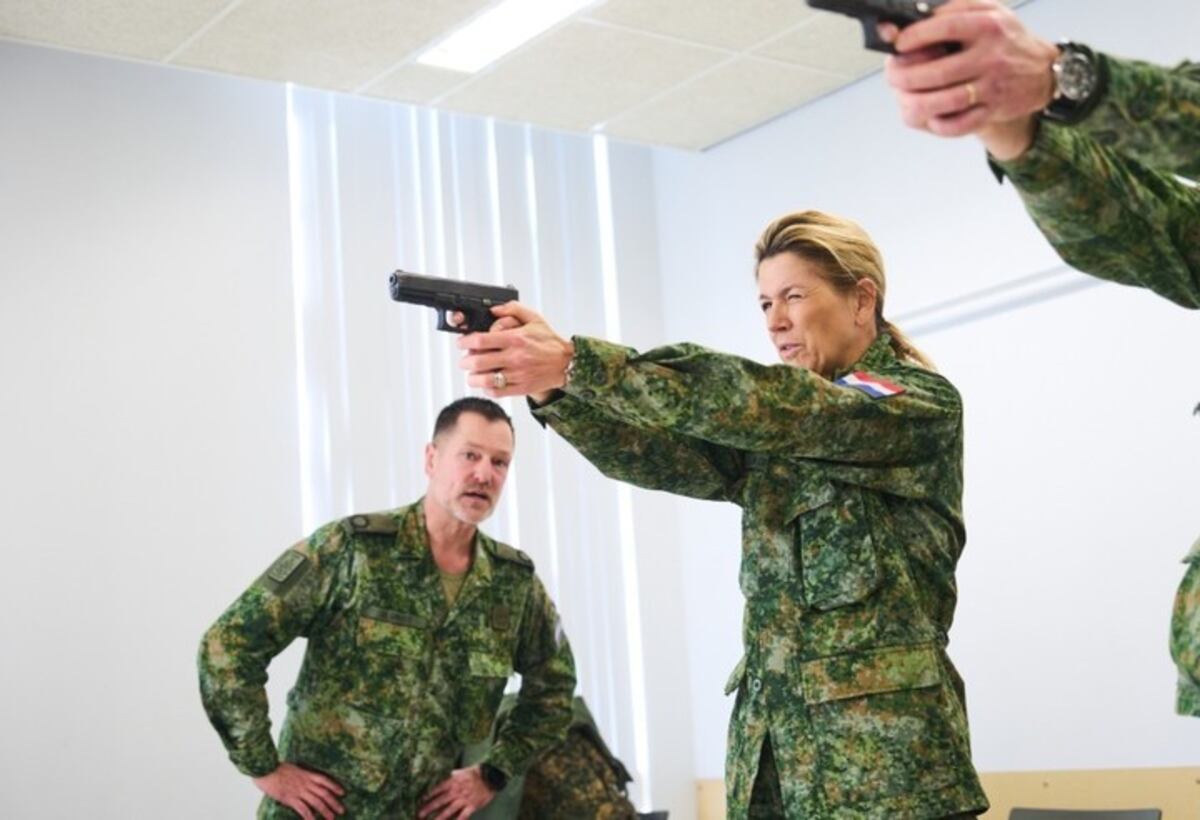 Máxima Zorreguieta, la reina de Países Bajos, inició un exigente entrenamiento militar para convertirse en reservista del Ejército Real y alcanzar el rango de teniente coronel.