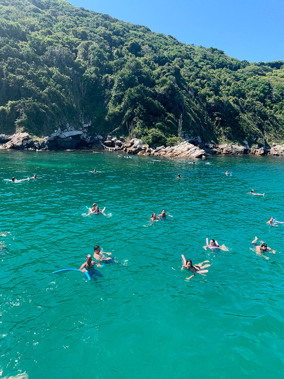 Una excursión acuática en Arraial do Cabo, Brasil. Foto: Mariángeles Samamé