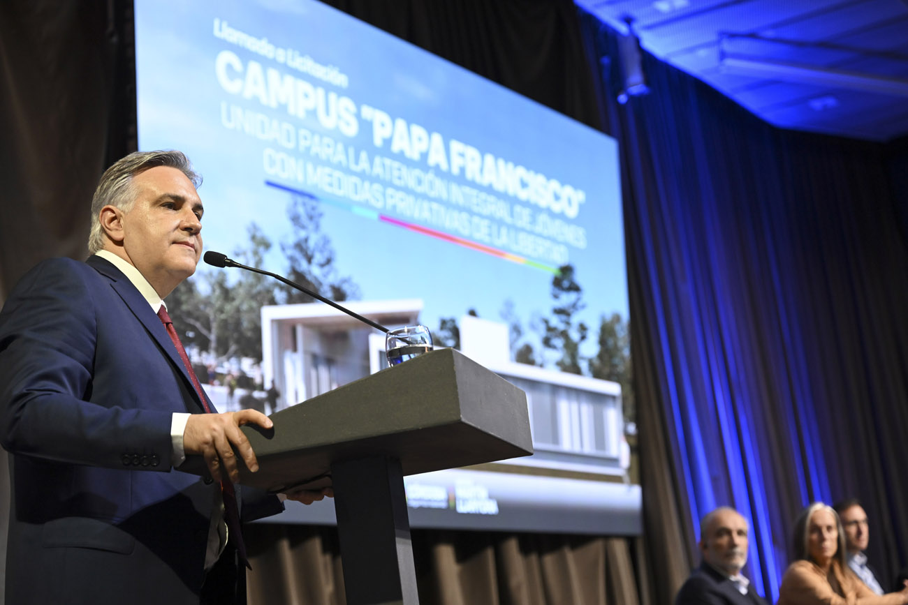 Llaryora anunció el Campus Papa Francisco.