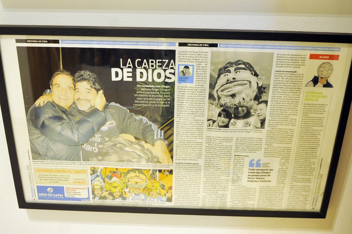 Alfredo Chaguri es contador y fanatico de Boca y de Diego Maradona a quien ha seguido por todo el mundo en mundilaes y en Boca y tiene diversos recuerdo con el y sobre a 10 meses de su muerte lo recuerda 23 septiembre 2021 foto Javier Ferreyra
