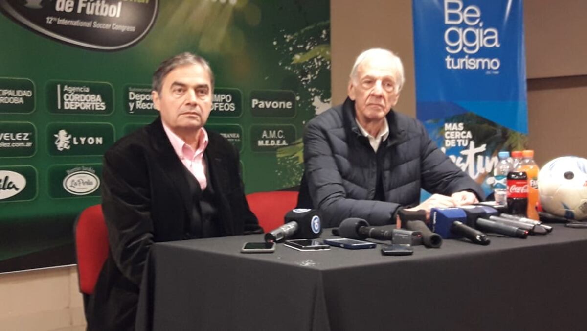 César Menotti - Omar Verzellini. El empresario que había sido directivo de Talleres y ahora es asambleísta, invitó al César a sus Congresos Internacionales que se hacen Córdoba.