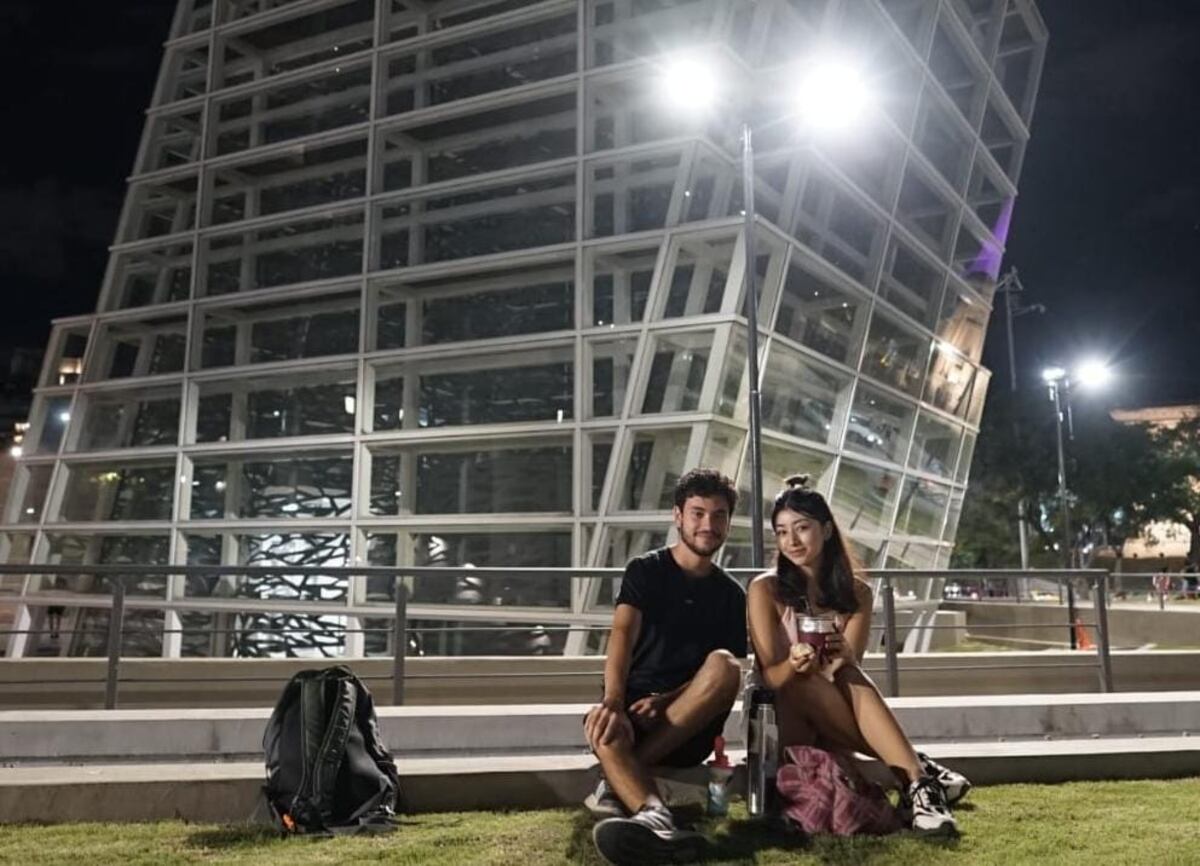 Los cordobeses disfrutando Plaza España (Prensa Municipalidad).