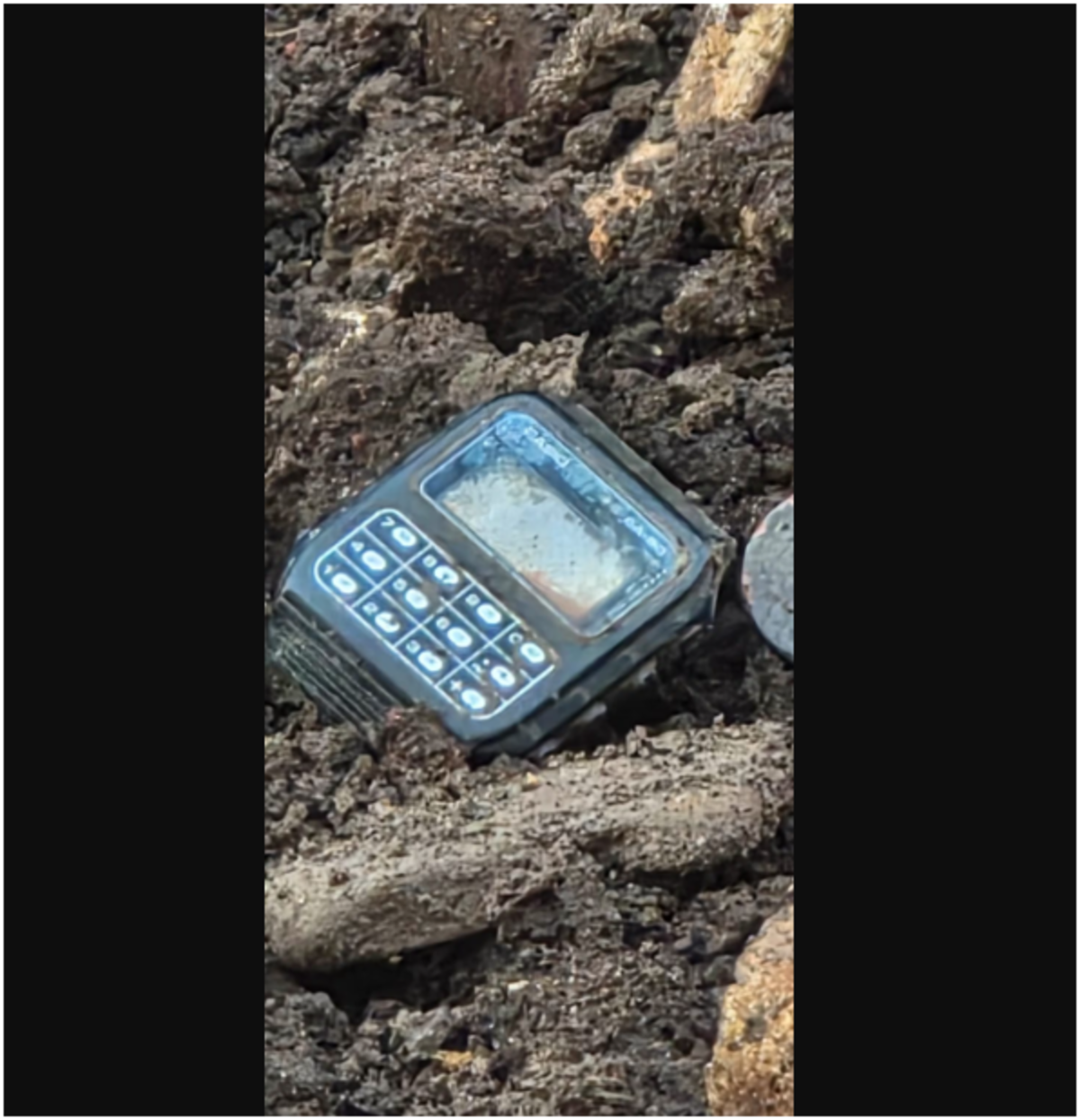 El reloj encontrado con los restos.