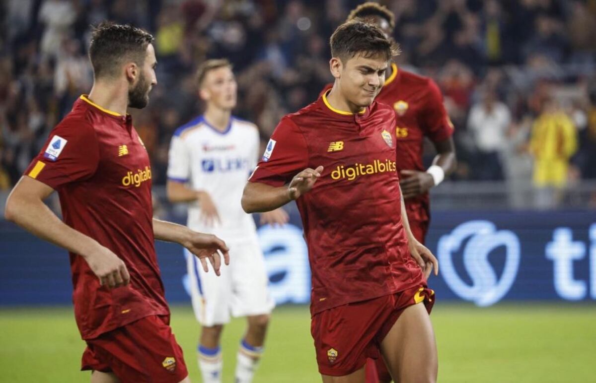 Paulo Dybala se lesionó en Roma luego de marcar un penal. (Twitter Insta Football).