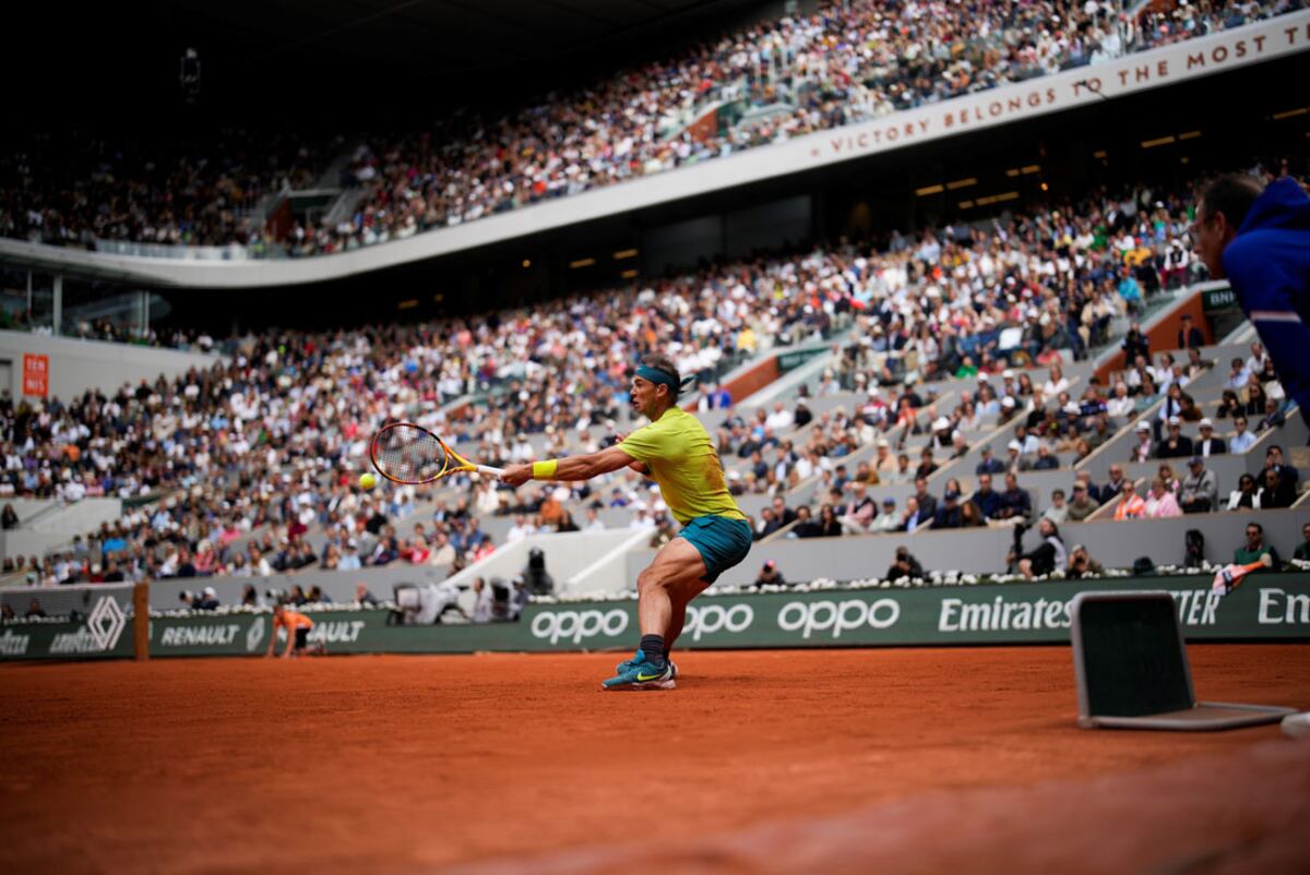 La Philippe Chatrier disfrutó de un partidazo entre Nadal y Felix Auger-Aliassime este domingo. (AP)