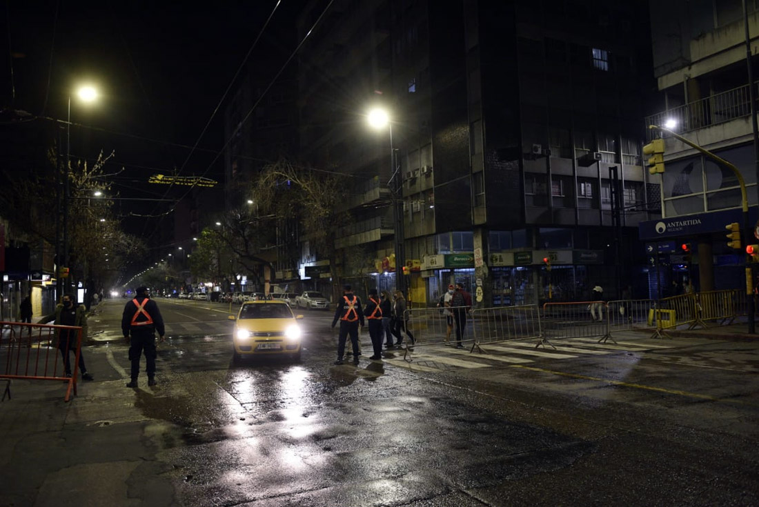 Operativo policial en el centro por el partido final de la Copa América entre Argentina y Brasil
(Facundo Luque)