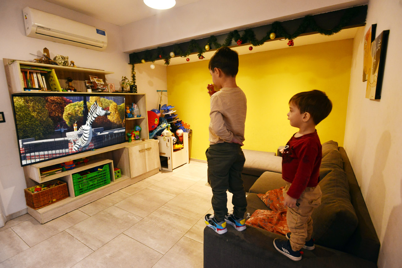 Aumentan los casos de “Burnout parental” (un síndrome que afecta a padres desbordados por la crianza). (Nicolás Bravo / La Voz)