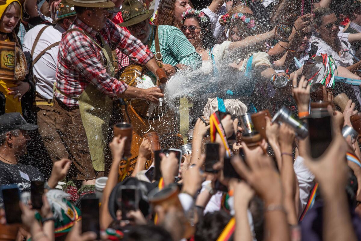 La Oktoberfest convocó a una multitud en Villa General Belgrano. (La Voz)