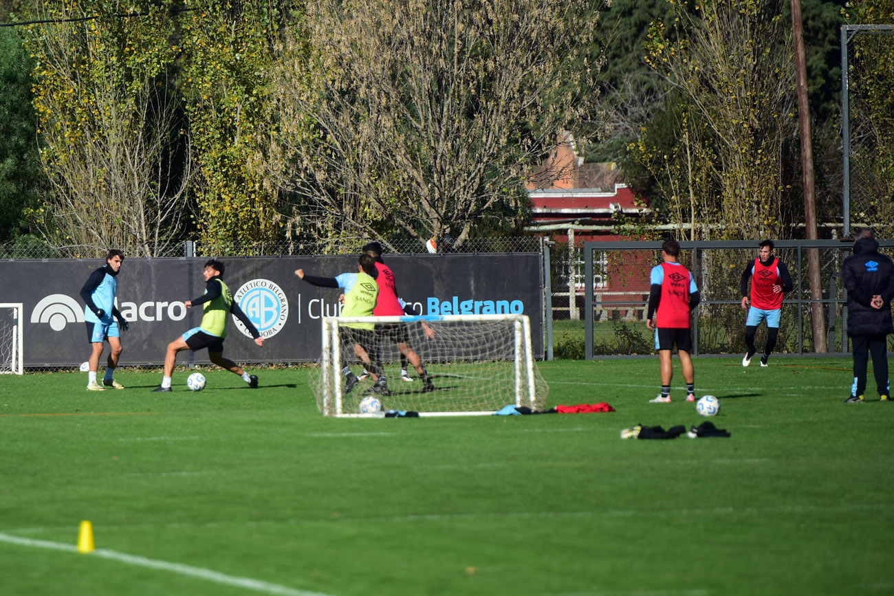 El plantel de Belgrano entrenó en el predio de Villa Esquiú. (Nicolás Bravo / La Voz)